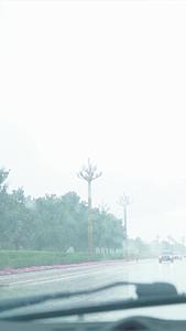 下雨天行车升格拍摄视频的预览图