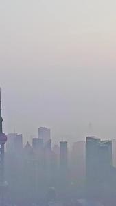 上海陆家嘴晨雾视频的预览图