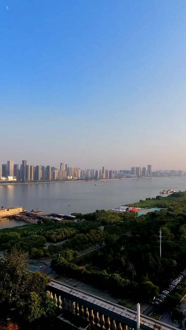 武汉汉口江滩都市延时视频视频的预览图