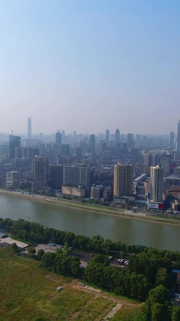 武汉汉江南岸嘴城市风光高清视频视频的预览图