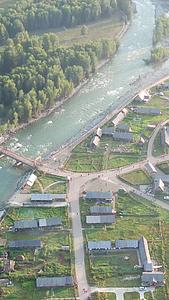 航拍新疆旅游风景禾木村落河流视频的预览图