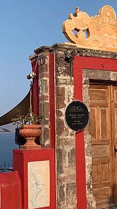 希腊著名旅游海岛圣托里尼费拉小镇街景实拍视频视频的预览图
