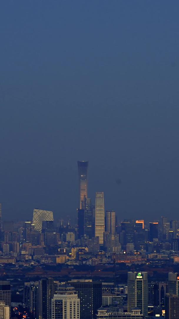 北京CBD天际线日转夜延时视频的预览图