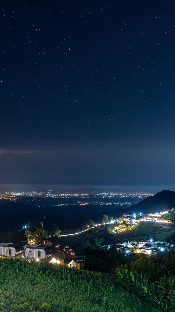 清迈湄林夜景星空日出延时视频的预览图