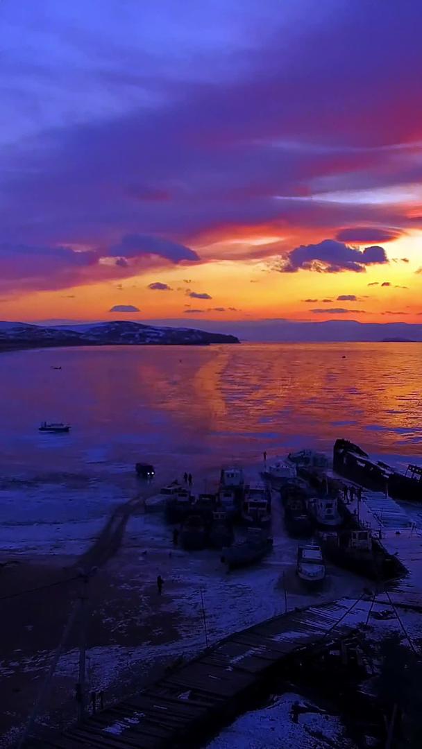贝加尔湖上的日出航拍视频的预览图