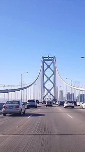 美国旧金山大桥汽车过桥驾车视角视频的预览图