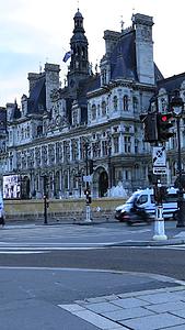 法国巴黎城市风光市政厅清晨实拍视频视频的预览图