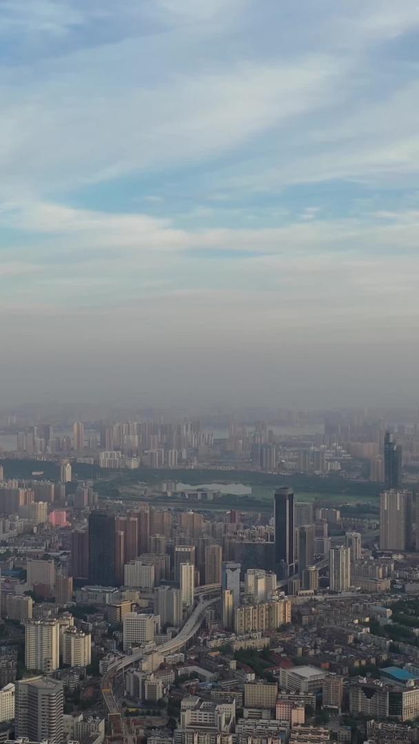 航拍武汉城市全景视频的预览图