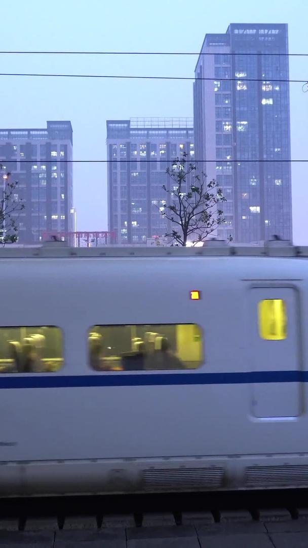高铁出站实拍视频的预览图