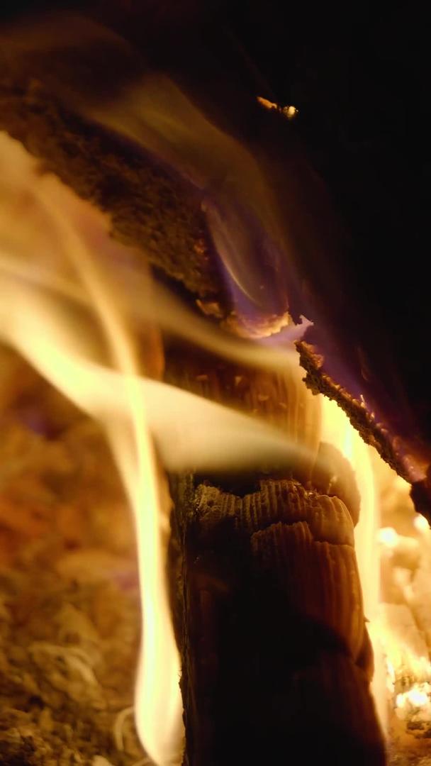 升格实拍火洞柴火燃烧视频素材视频的预览图