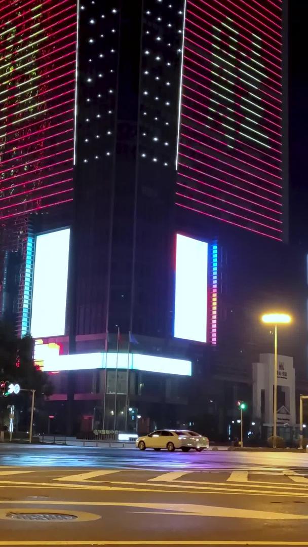 武汉街头夜景实拍视频视频的预览图
