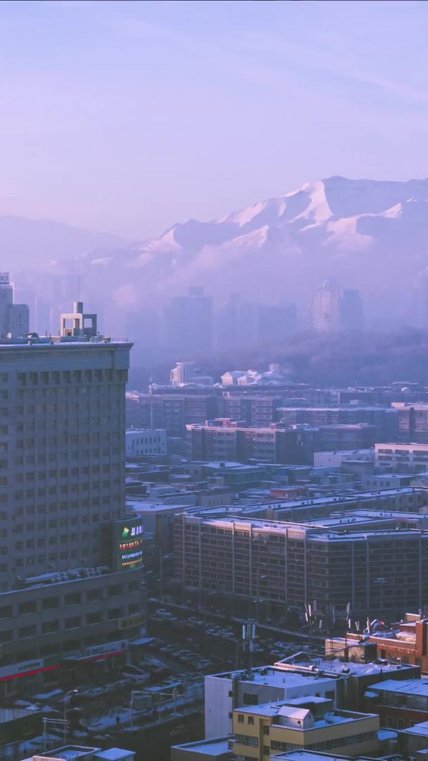 新疆乌鲁木齐清晨城市全景延时摄影视频的预览图