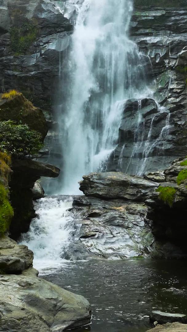 泰国清迈因他农山森林公园瀑布合集视频的预览图
