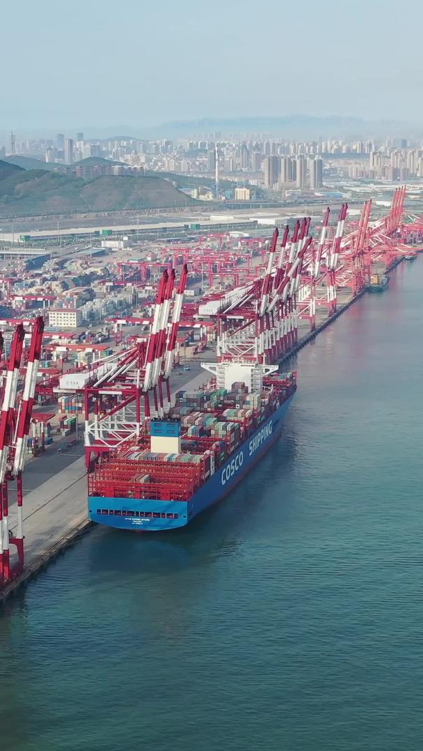 青岛港口码头航拍视频视频的预览图