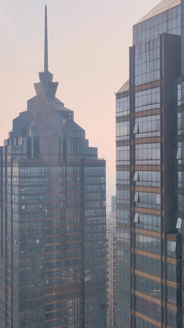 航拍城市金融商圈视频的预览图