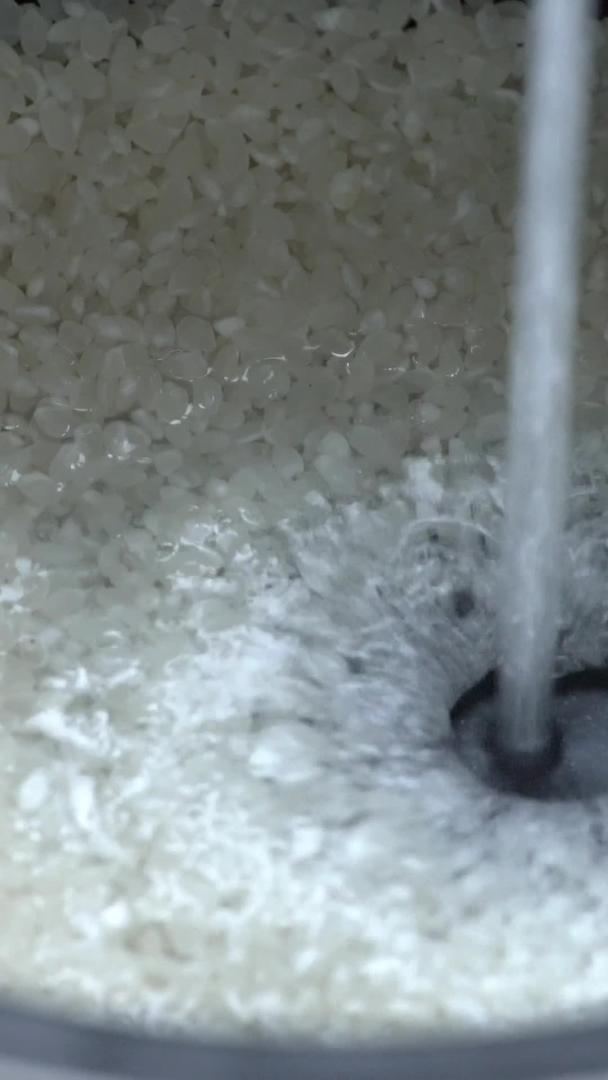 煮米饭过程视频的预览图