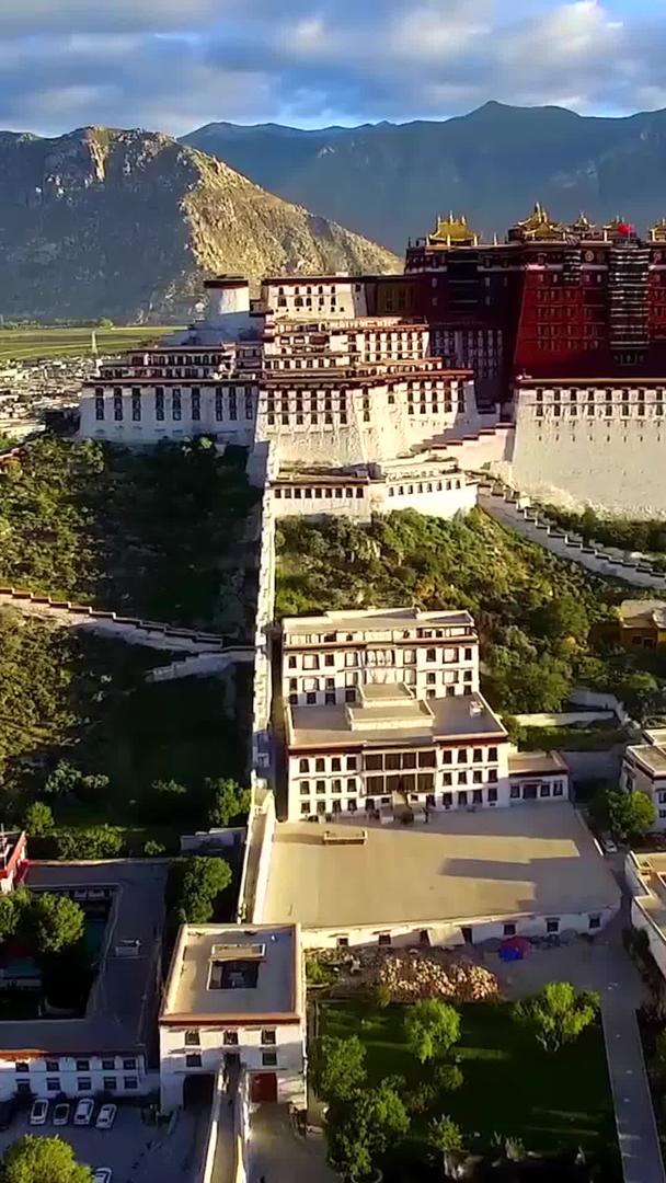 航拍西藏布达拉宫视频的预览图