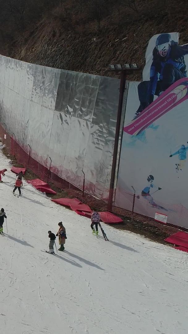 滑雪场航拍视频的预览图