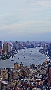 上海黄浦江陆家嘴夜景航拍视频的预览图