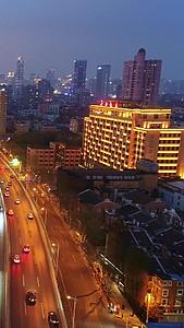 上海城市车流夜景风光视频的预览图