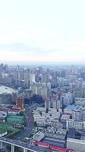 上海南浦大桥航拍日景视频的预览图