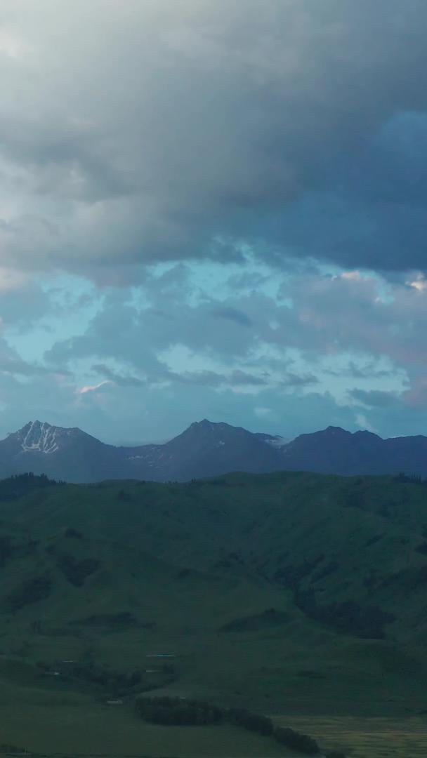 航拍新疆风光视频视频的预览图
