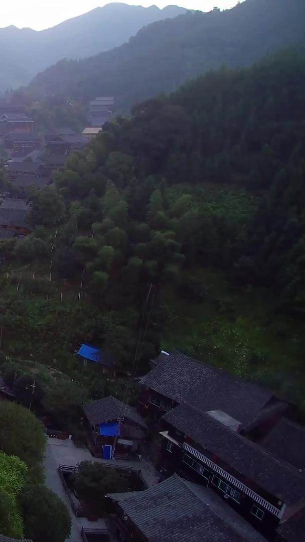 航拍山中农村视频的预览图