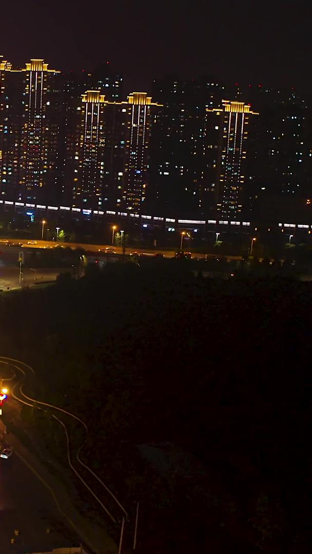城市交通夜景航拍视频的预览图