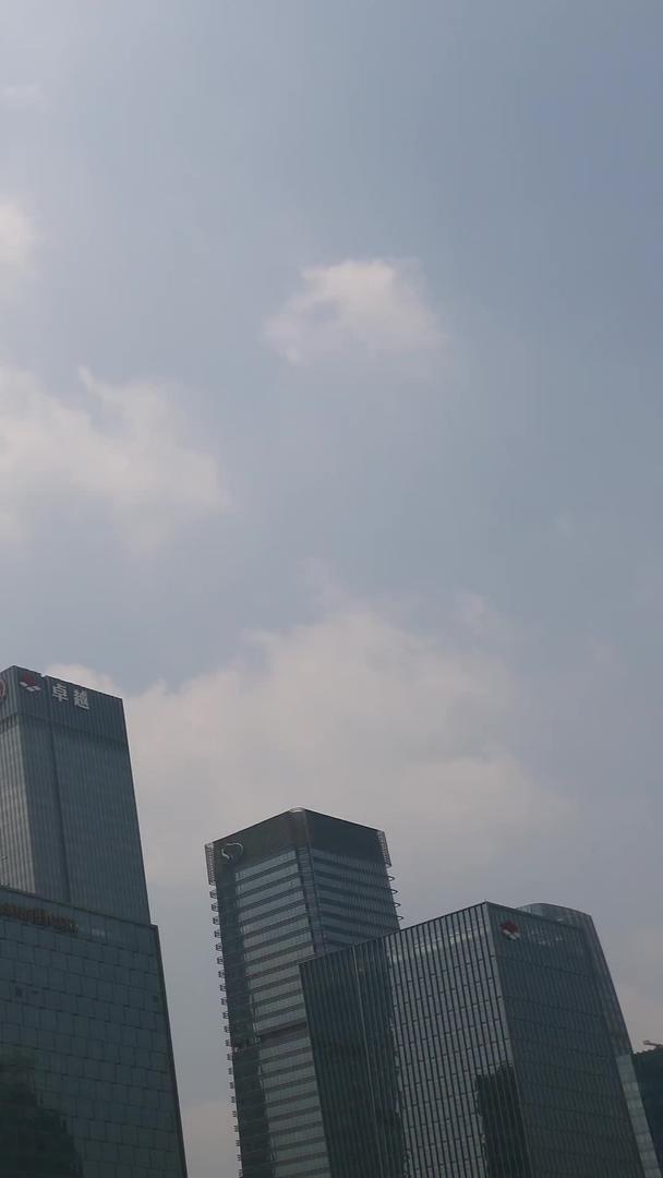 仰视深圳CBD金融大厦视频的预览图