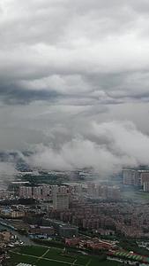 航拍台风暴雨云雾变化视频的预览图