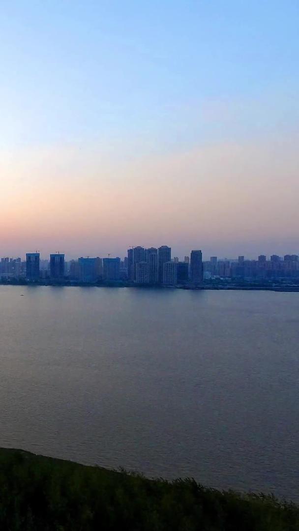武汉杨泗港长江大桥延时视频视频的预览图