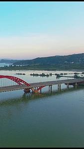 海上大桥大气航拍视频的预览图