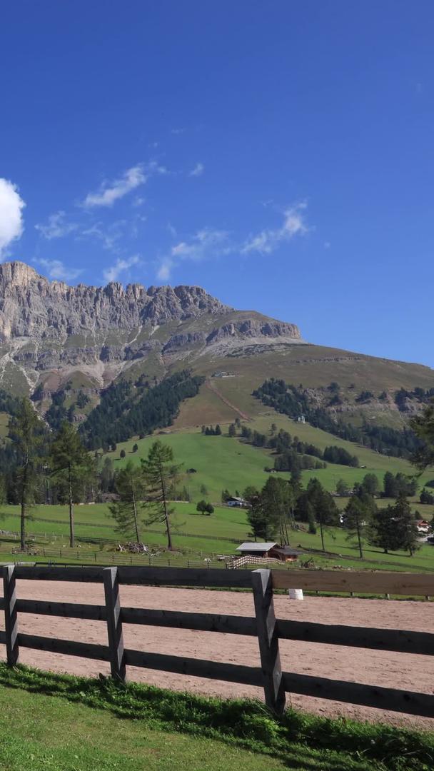 意大利多洛米蒂阿尔卑斯山山脉自然风光延时视频视频的预览图