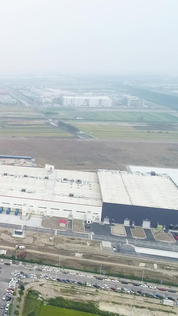 上海特斯拉工厂航拍视频的预览图