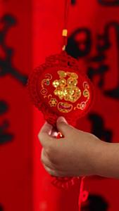 红火过年春节挂福字装饰视频的预览图
