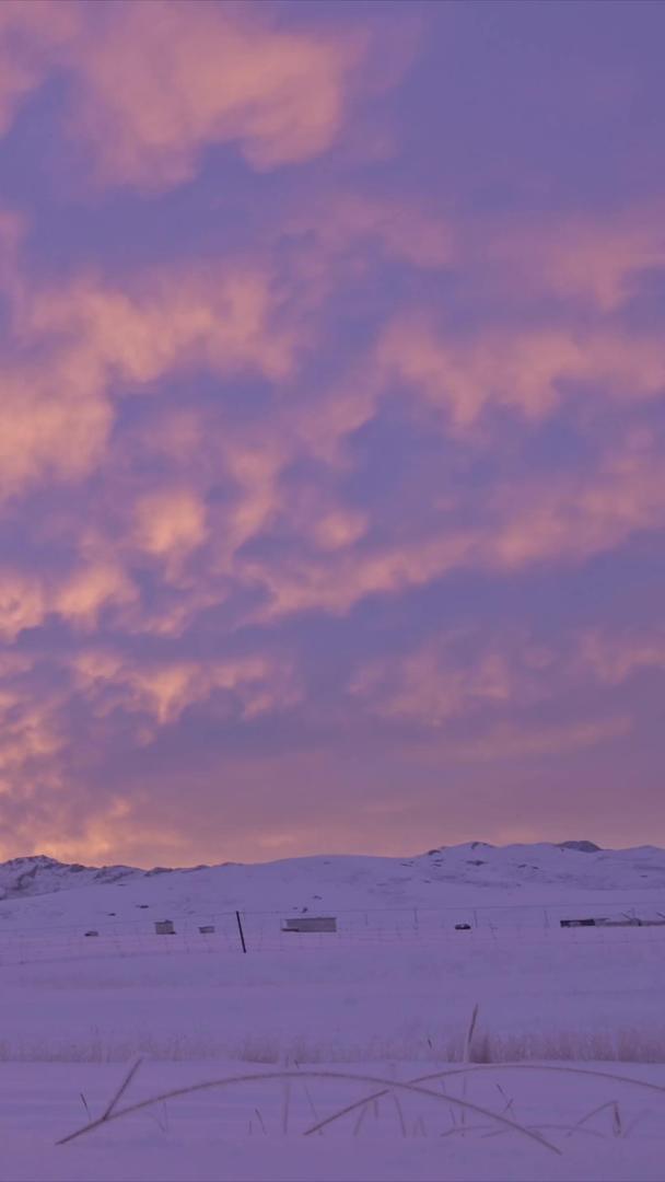 新疆巴音布鲁克雪山日出日落延时视频的预览图