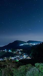 清迈湄林夜景星空日出延时视频的预览图