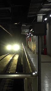 地铁进站出站视频的预览图