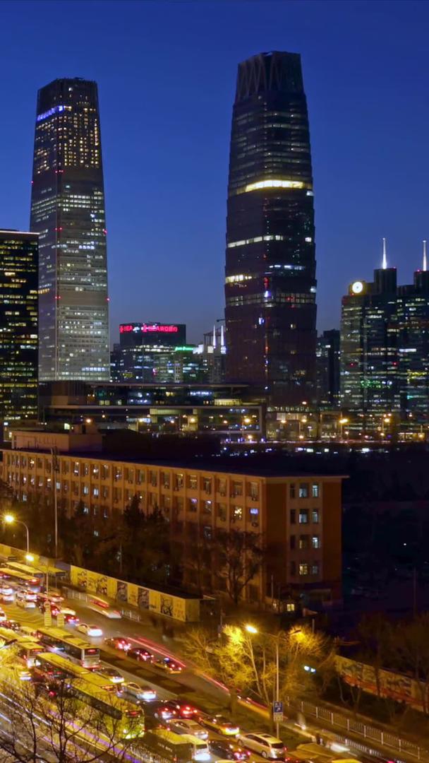 北京CBD窗外的城市公路日转夜延时视频的预览图
