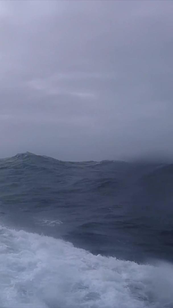 南极惊涛骇浪的海洋视频的预览图