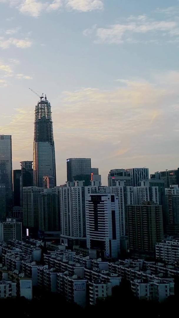 夕阳下的深圳福田区中心城航拍视频的预览图