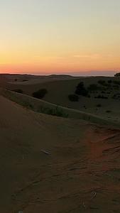 沙漠戈壁日出视频的预览图