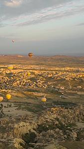 土耳其乘热气球迎接日出实拍视频的预览图