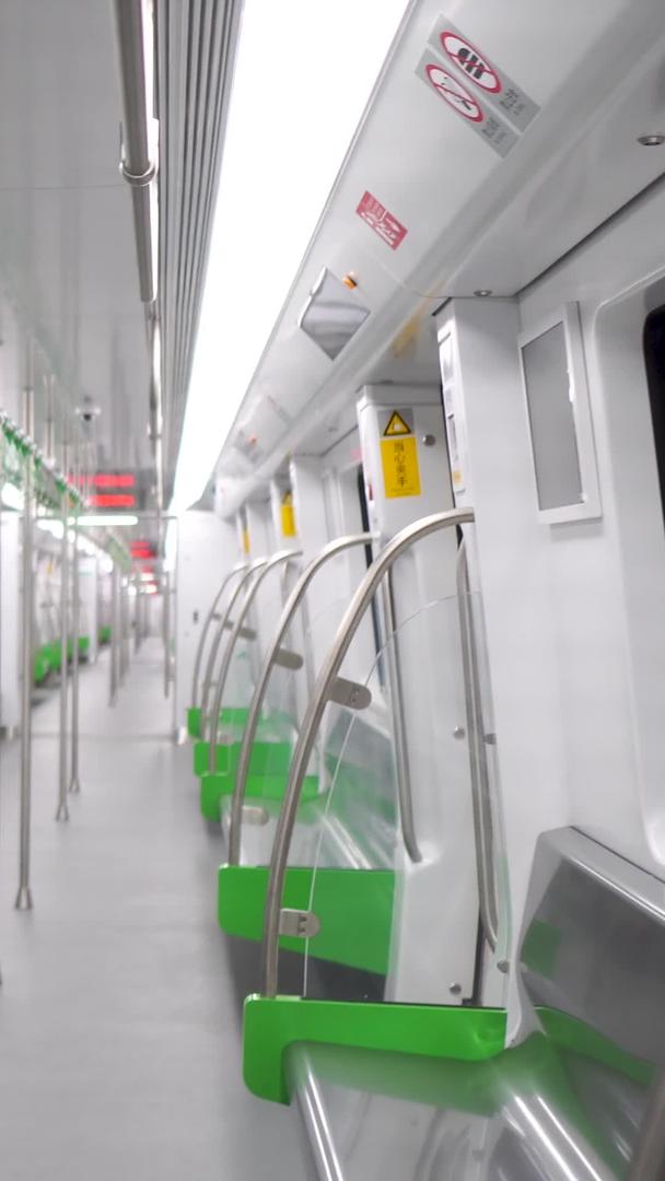 行驶中无人的地铁合集视频的预览图
