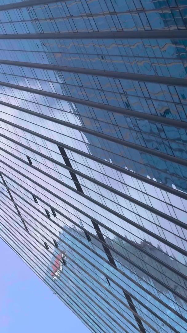 实拍青岛CBD中央商务区高楼大厦延时摄影视频的预览图