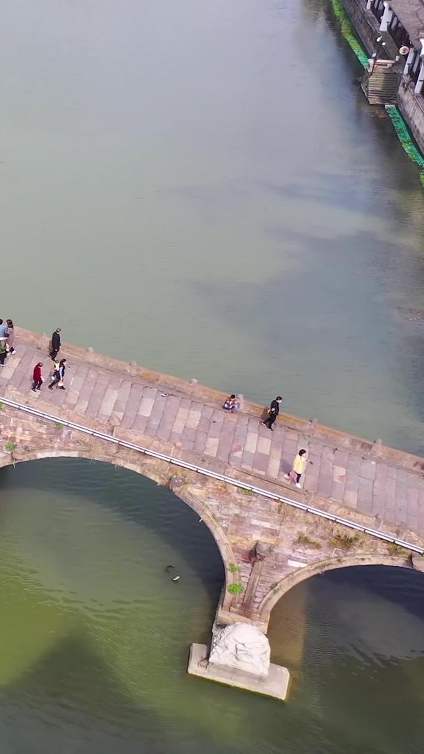 航拍杭州百年古桥广济桥视频的预览图