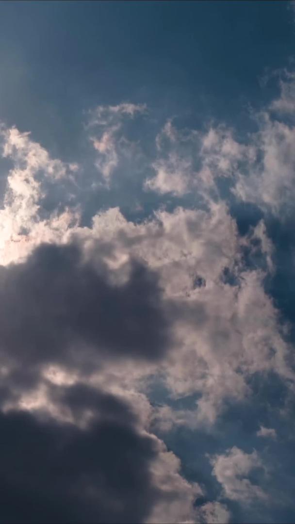 多云天气拨云见日延时摄影视频的预览图