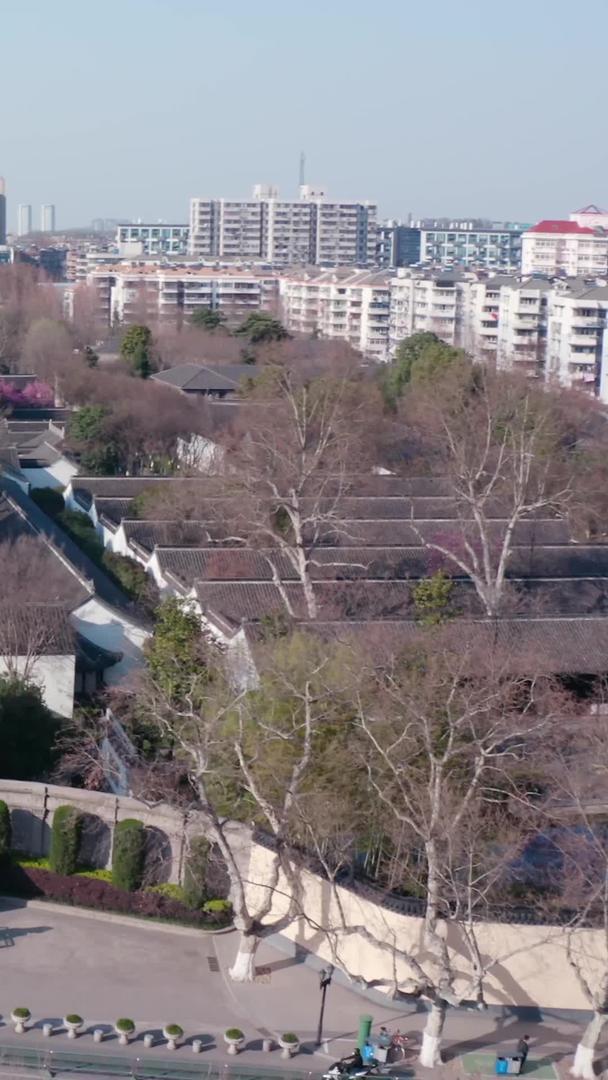 航拍南京地标总统府景区视频的预览图