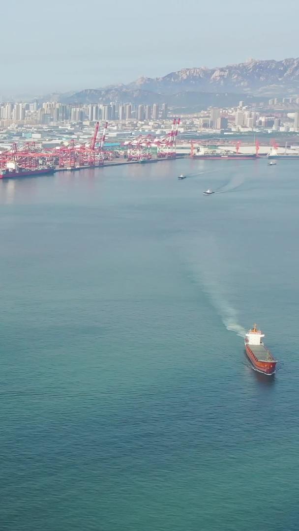 青岛港口码头航拍视频视频的预览图