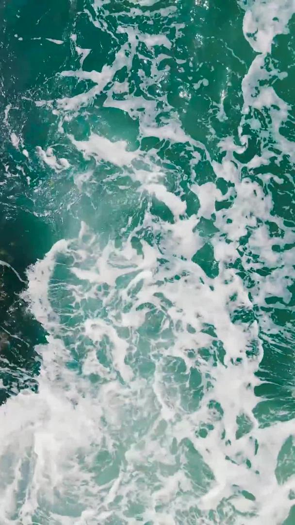 航拍60帧升格淡淡的海水唯美视频视频的预览图
